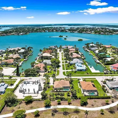 Mile From Beach Access, Spacious And Redone, Heated Pool!